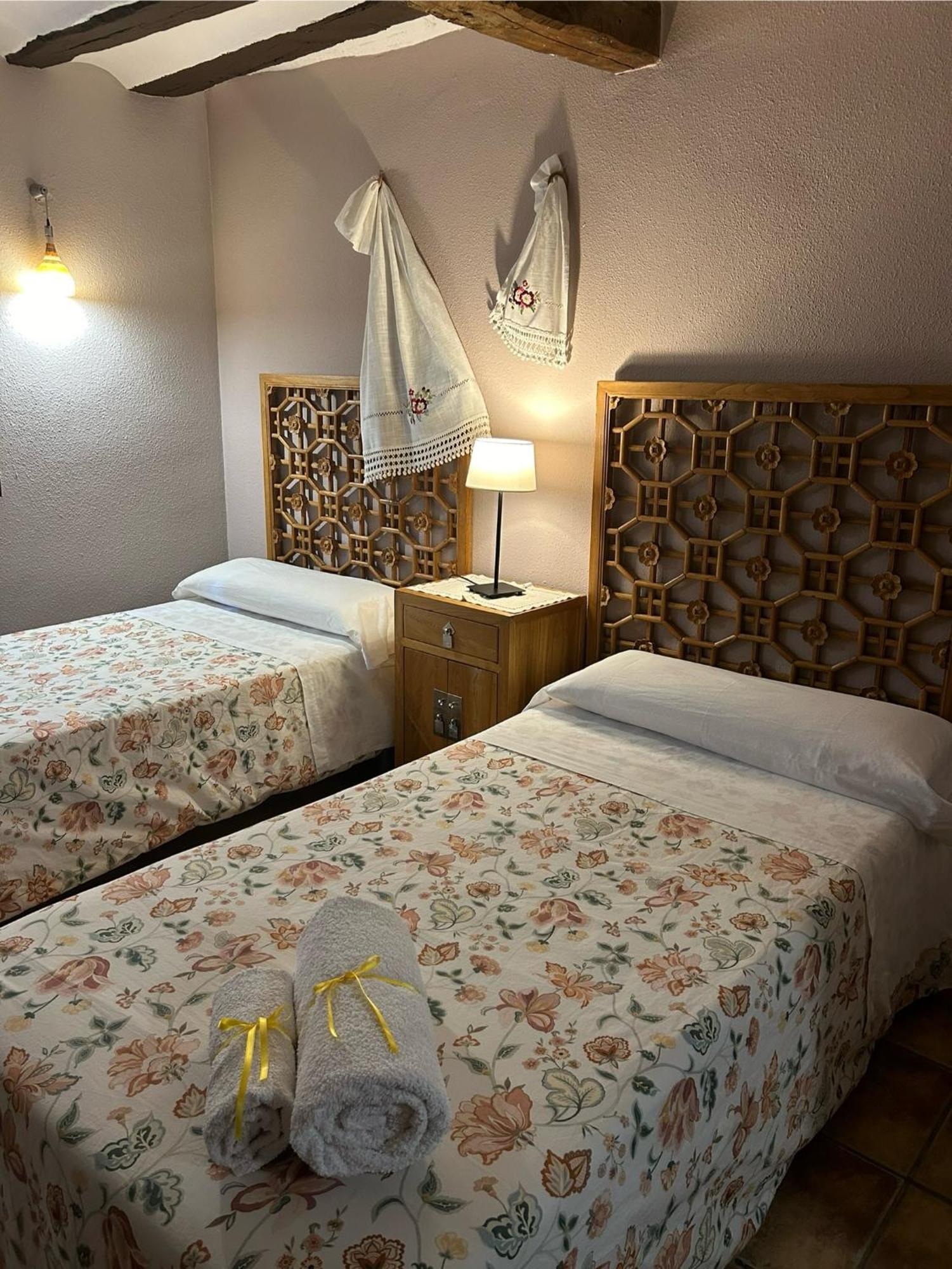 Hotel Rural La Aldea Encantada Quintanilla del Monte de Rioja Exterior photo